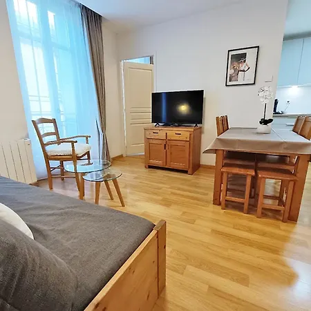 L'eterlou, T3, Centre Luchon, Wifi, Casier A Skis, Ascenseur, 6 Personnes * Bagneres-de-Luchon