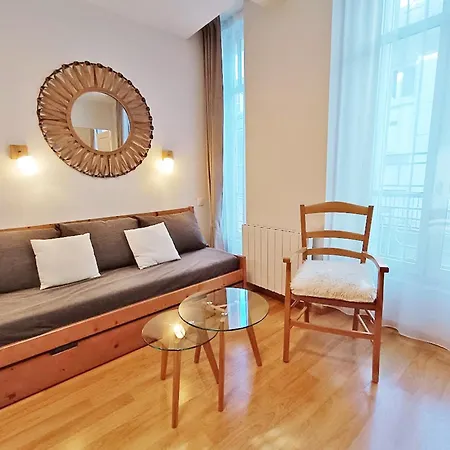 L'eterlou, T3, Centre Luchon, Wifi, Casier A Skis, Ascenseur, 6 Personnes Apartment *