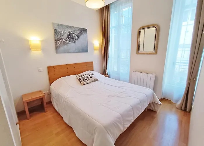 Lejlighed L'eterlou, T3, Centre Luchon, Wifi, Casier A Skis, Ascenseur, 6 Personnes