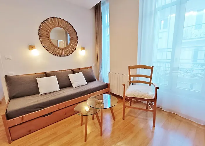 L'eterlou, T3, Centre Luchon, Wifi, Casier A Skis, Ascenseur, 6 Personnes Lejlighed *